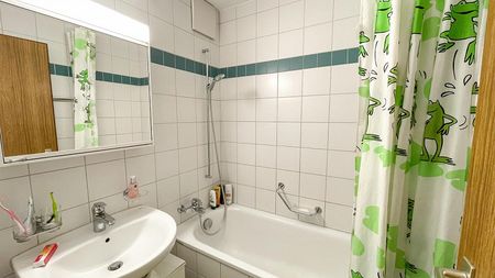 Helle und grosszügige 3.5 Zimmer-Wohnung an ruhiger Lage - Photo 4