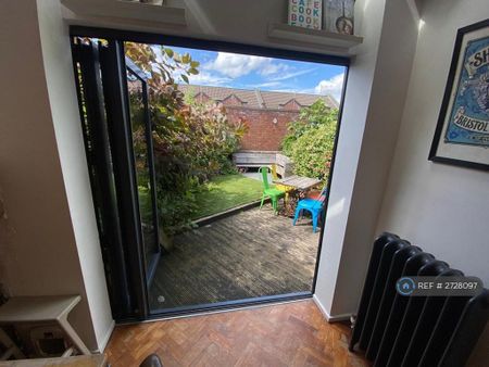 4 bedroom terraced house to rent - Photo 4