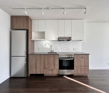 537 Foster Avenue, Coquitlam - Photo 4