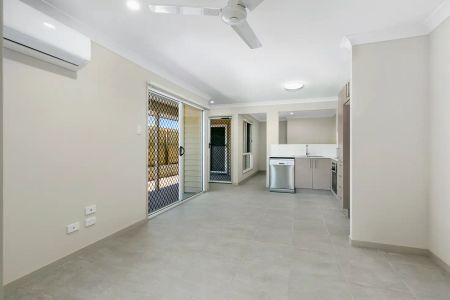 “Modern Duplex in Collingwood Park!” - Photo 4