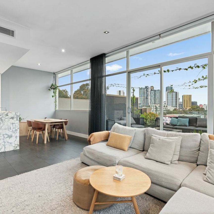 Luxury Living, Spectacular, City Views - UNFURNISHED - Photo 1