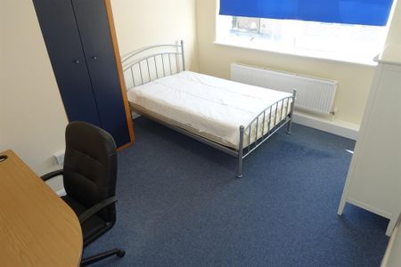 4 bedroom private hall to rent - Photo 2