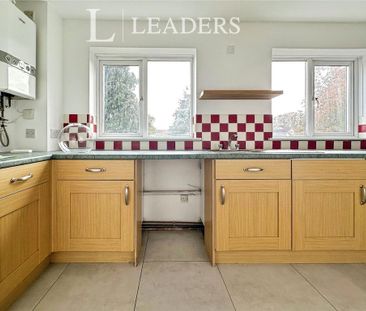 2 bedroom flat to rent - Photo 2