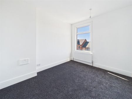 2 bedroom Semi-detached house to rent - Photo 5