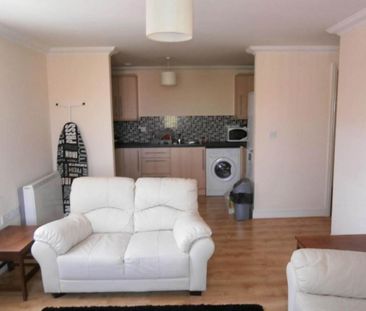 2 bedroom flat to rent - Photo 2