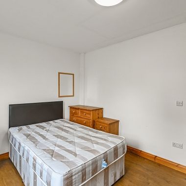 Spacious 4 bed property close to University of Sheffield - Photo 1