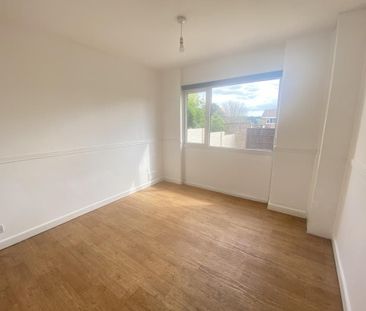 3 bedroom end of terrace house to rent - Photo 2