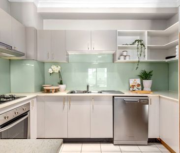 Modern Light-Filled Living with Space, Style & Comfort - Photo 6