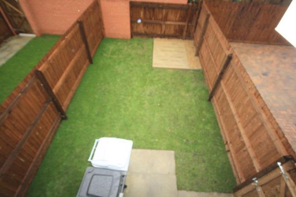 2 bedroom end of terrace house to rent - Photo 1