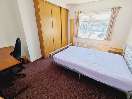 4 Bed Student Accommodation - Photo 3