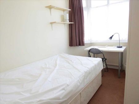 5 bedroom detached house to rent - Photo 2