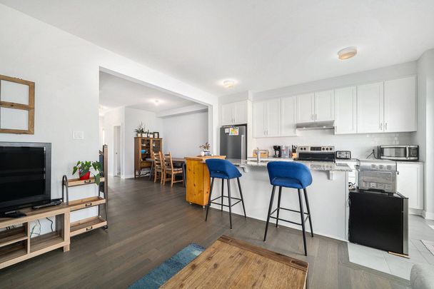 For Lease - 626 Allied Mews, Stittsville - Munster - Richmond, Ontario - Photo 1