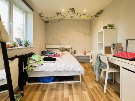 4 bedroom semi-detached house to rent - Photo 5