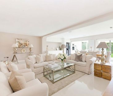 3 Court Close St. Johns Wood Park, London, NW8 6NN - Photo 1