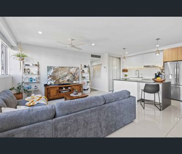 405/26 Gray Street, Southport, Qld 4215 - Photo 6