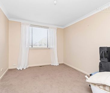 Convenient 3-Bedroom Home with Outdoor Entertaining - Photo 5