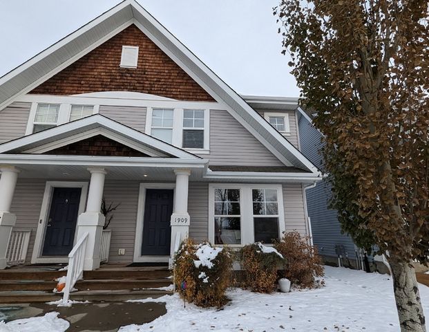 3 bedroom house in Summerside | 1909 71 Street Southwest, Edmonton - Photo 1