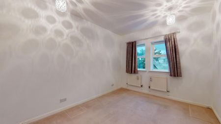 2 bedroom Flat To Let - Photo 5