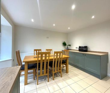 4 bedroom end of terrace house to rent - Photo 3