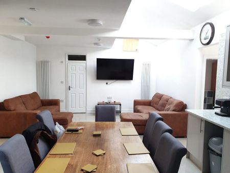 1 bedroom in a house share to rent - Photo 2