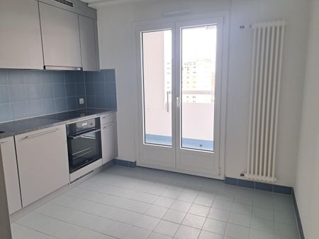 APPARTEMENT RENOVE AVEC BALCON ET ASCENSEUR - Photo 4