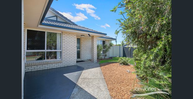 LARGE FAMILY HOME WITH BOAT/CARAVAN ACCESS! - Photo 1