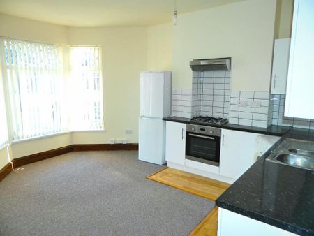 2 bedroom flat to rent - Photo 4