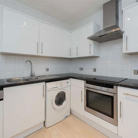 3 bedroom flat to rent - Photo 3