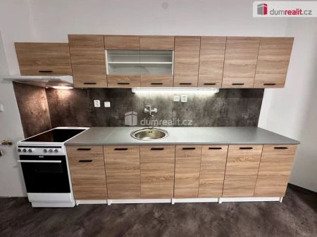 Pronájem prostorného bytu v blízkosti centra města Vizovice - Photo 3