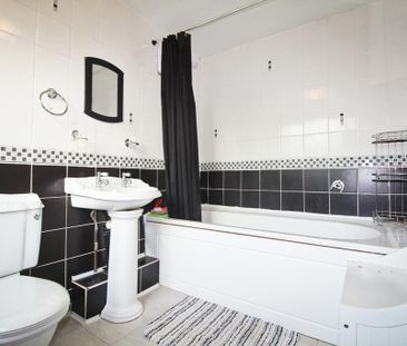 3 bedroom semi-detached house to rent - Photo 4
