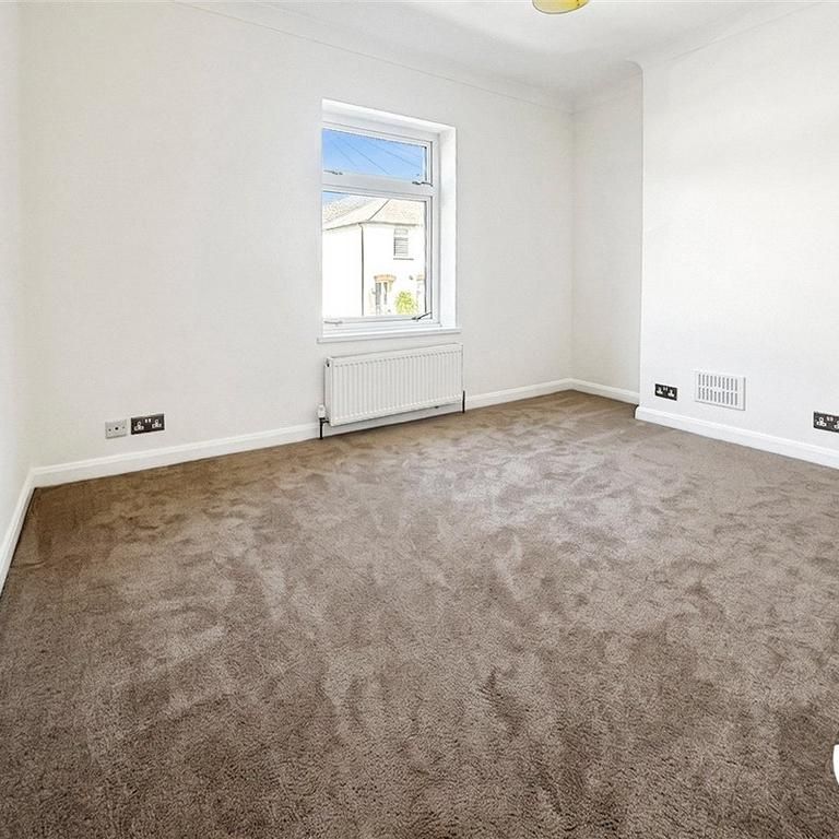 2 bedroom end of terrace house to rent - Photo 1