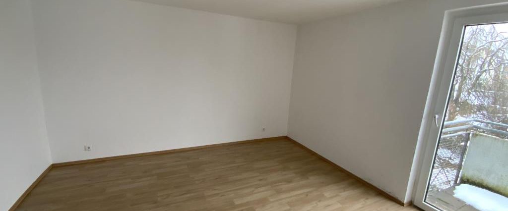 Einzugsbereite 3-Zimmer-Wohnung mit Balkon und neuem Badezimmer in Lüdenscheid-Brügge! - Photo 1