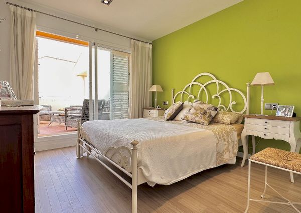 FOR RENT SPACIOUS PENTHOUSE DUPLEX WITH SEA VIEWS