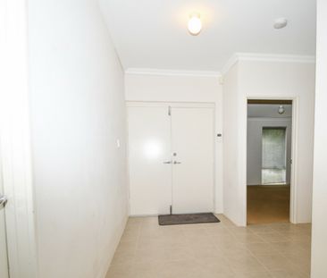 Spacious 4x2 Family Home - Prime Location! - Photo 1