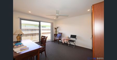 Fully furnished or unfurnished 4 bed house with solar and study - Photo 4