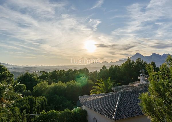 Villa with beautiful views for rent in Sierra de Altea
