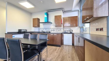 1 bedroom in a flat share to rent - Photo 5