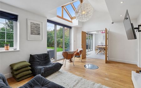 Long Lodge Drive, Walton-on-Thames, Surrey, KT12 - Photo 4