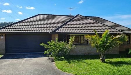 Family Brick and Tile Home in Central Albany - Photo 3