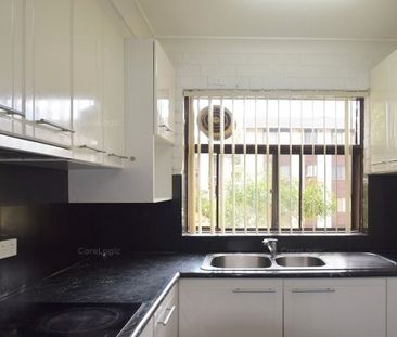 First Floor - Ideal Location! - Photo 4