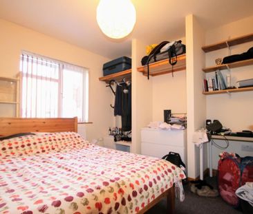 5 bedroom semi-detached house to rent - Photo 4