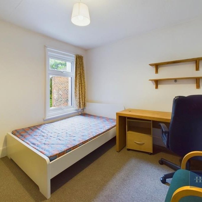 4 bedroom terraced house to rent - Photo 1