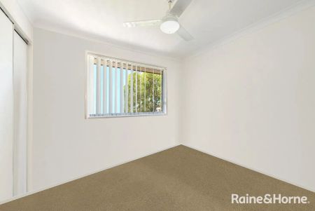 “FANTASTIC LOCATION & CONVENIENCE! Heart of North Lakes, 3 Bed 2&1/2 Bath Townhouse, pool&gym” - Photo 5