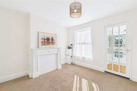 2 bedroom end of terrace house to rent - Photo 2