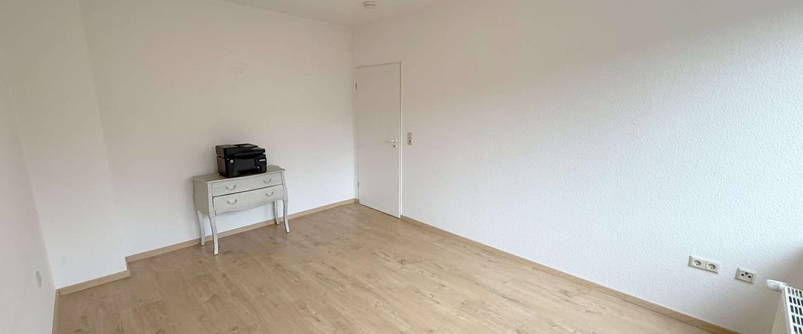 Neuss-Innenstadt - Helle 4-Zimmerwohnung mit Duschbad, Balkon und Garage in zentraler Lage - Foto 1