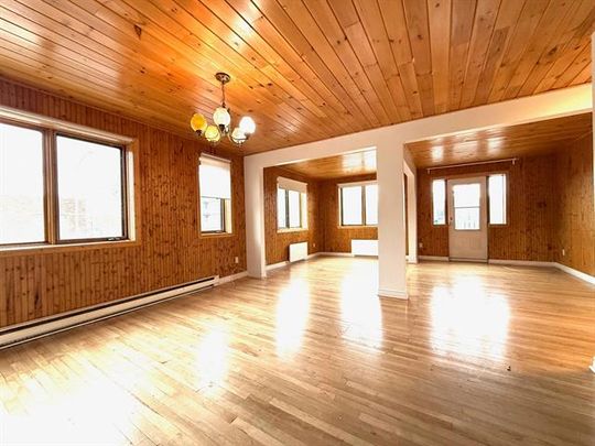 2100 Rue Jean Talon E. - Photo 1