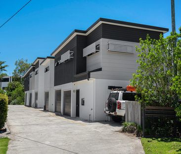 Modern Townhouse Minutes from Caloundra CBD - Photo 2