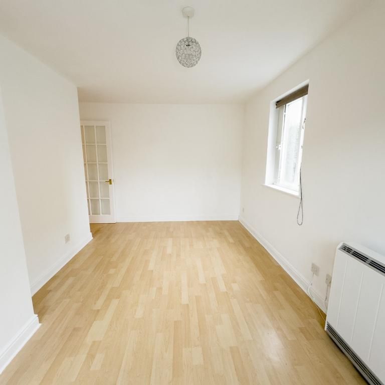 1 bedroom ground floor flat to rent - Photo 1