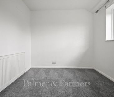 3 bedroom end of terrace house to rent - Photo 3