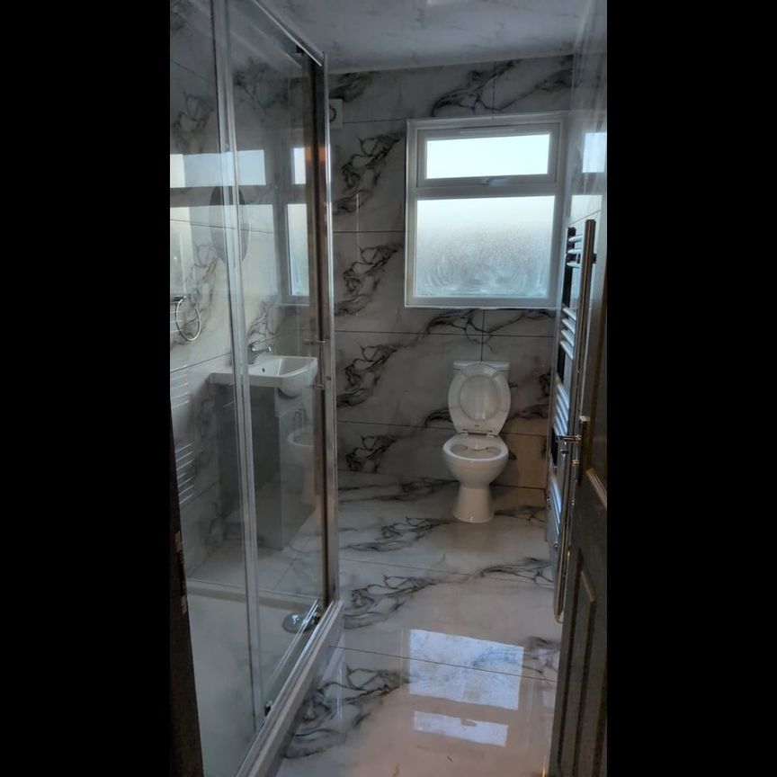 Room in a Shared House, Essex Road, IG11 - Photo 2